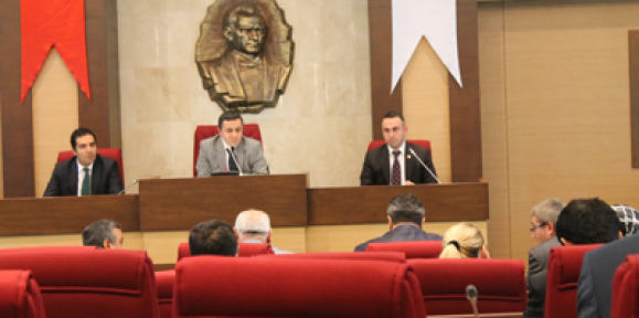 Fatih Meclisi’nde sinirler gergindi
