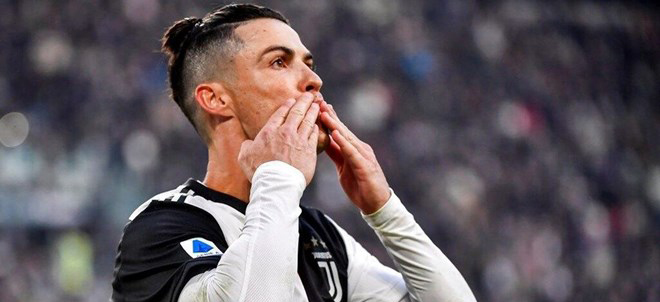 Cristiano Ronaldo'ya "yüzyılın en iyi futbolcusu" ödülü