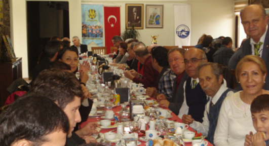 Engelli dernekleri ve sporcuları kahvaltıda toplandı