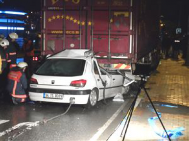 Küçükçekmece'de aşırı hız öldürdü