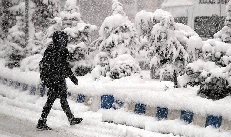 İstanbul'da beklenen oldu! Kar yağışı yeniden başladı
