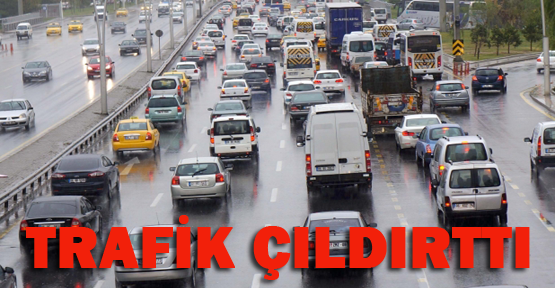Yağmur yağdı, trafik çıldırttı