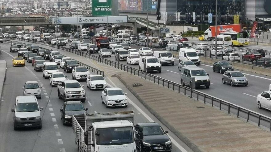 İstanbul’da hafta sonu kısıtlaması öncesi trafik yüzde 70’e ulaştı