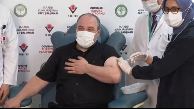 Bakan Mustafa Varank yerli aşı oldu