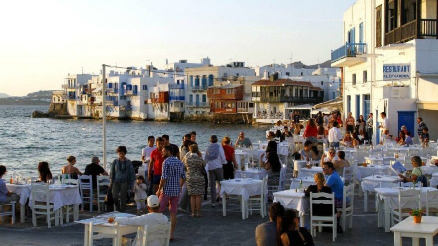 Yunanistan 35 ülkeye sınırları açıyor, Türkiye listede yok