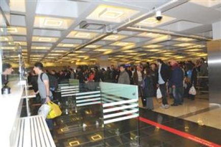Havalimanı'nda sistem arızası kuyruğu