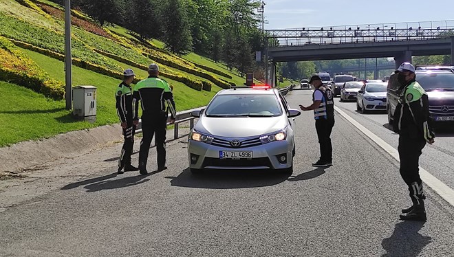 İstanbul'da bu yıl bin 753 sürücüye "çakarlı araç" cezası uygulandı