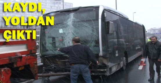 Metrobüs yoldan çıktı