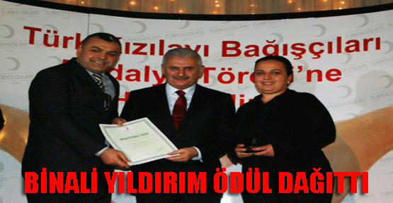 Binali Yıldırım Kızılay’ın ödüllerini dağıttı