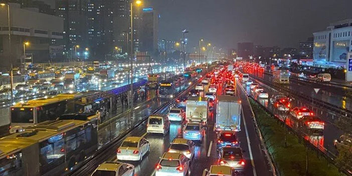 İstanbul'da trafik yoğunluğu yüzde 90'a ulaştı
