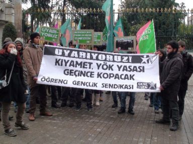 Eylem yapan öğrenciye gözaltı