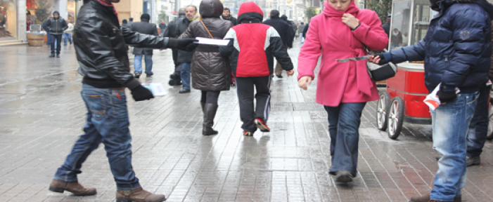 İstiklal Caddesi'nde broşürcü tacizi