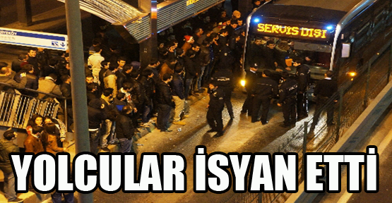 Arızalanan metrobüs, yolcuları isyan ettirdi