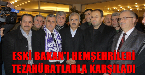 Eski Bakan'ı hemşehrileri tezahüratlarla karşıladı