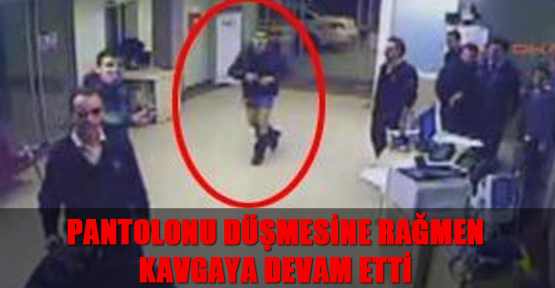 Pantolonu düşmesine rağmen kavga etti