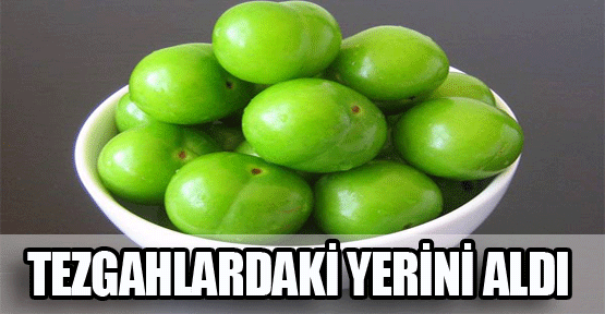 Baharı müjdeleyen erik tezgahlarda