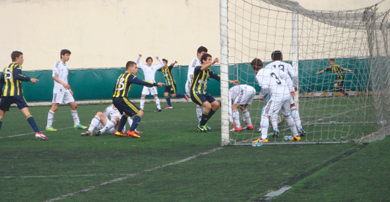 Fenerbahçe Derbide Üçledi