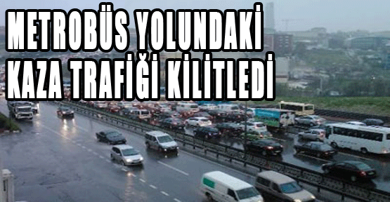 Metrobüs Yolundaki Kaza Trafiği Kilitledi