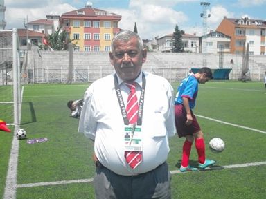 Saha Komiseri omuzlarda uğurlandı.