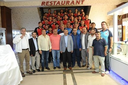 İsmail Erdem'den kampa ziyaret.
