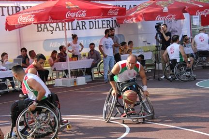 Bayrampaşa Belediyesi engelleri kaldırdı