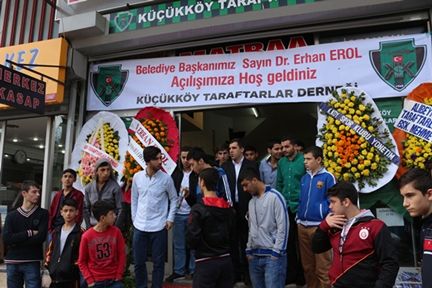 Küçükköyspor taraftarından muhteşem açılış