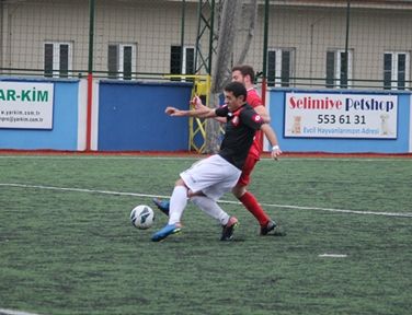 E.İncirtepespor 10 kişi ile bir puanı 90′da kurtardı