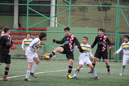 Dikilitaşspor 4 köşe