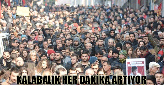 Kalabalık her dakika artıyor