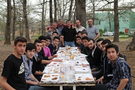 Alemdağspor'da genç takıma mangal ziyafeti
