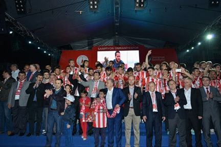 Ümraniyespor şampiyonluğu kutladı