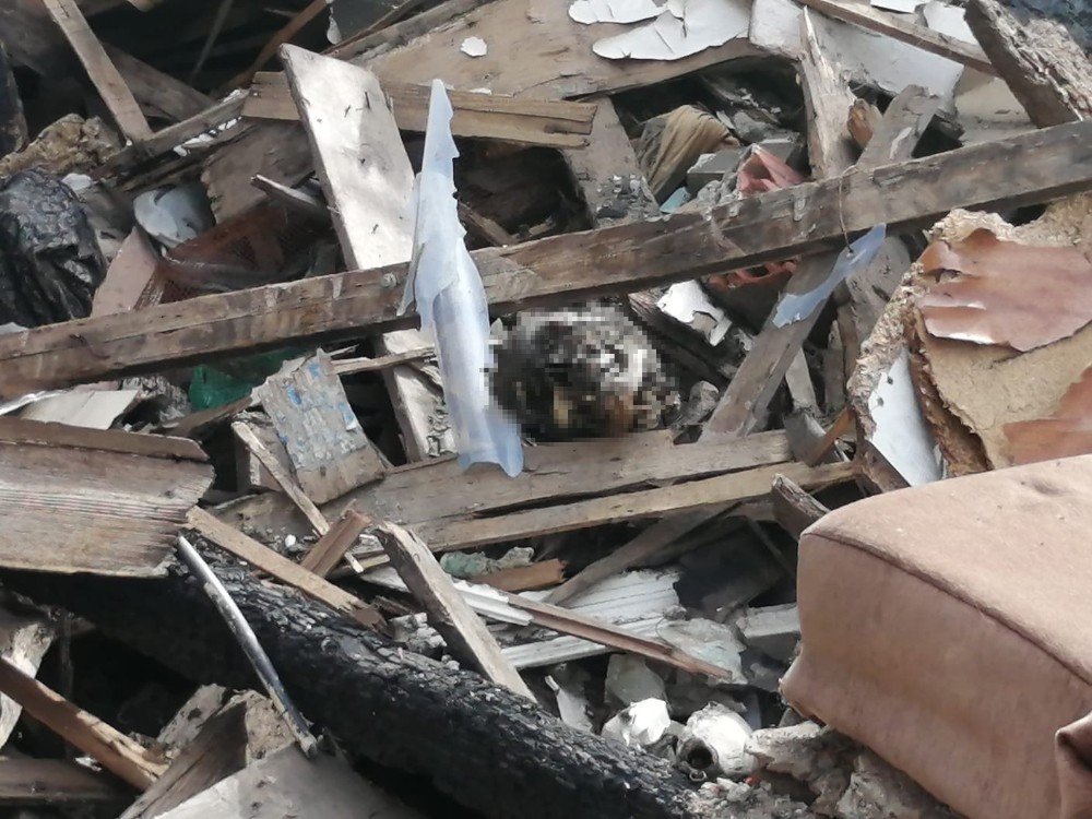 Hurdacılar yanan evde kafa tası buldular!